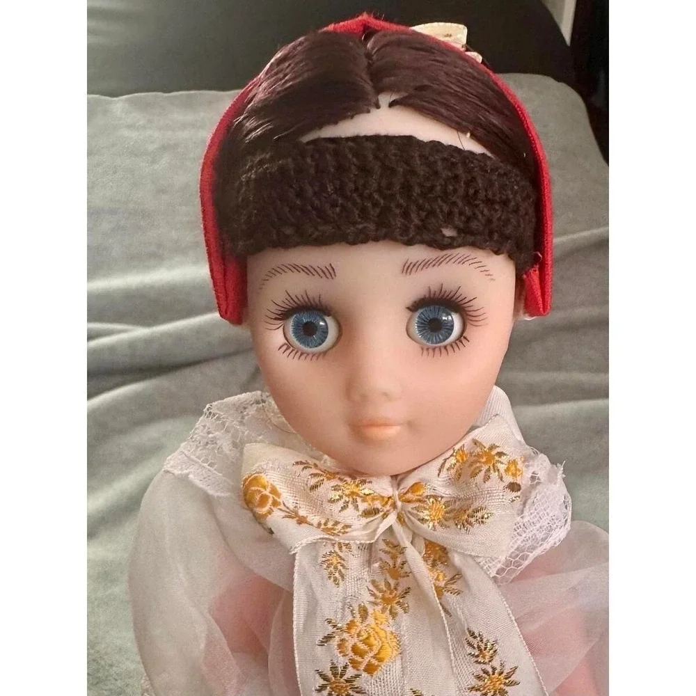 Vintage European Folk Costume Collector Doll Blue Sleep Eyes Lace Apron 10‎ Inch
